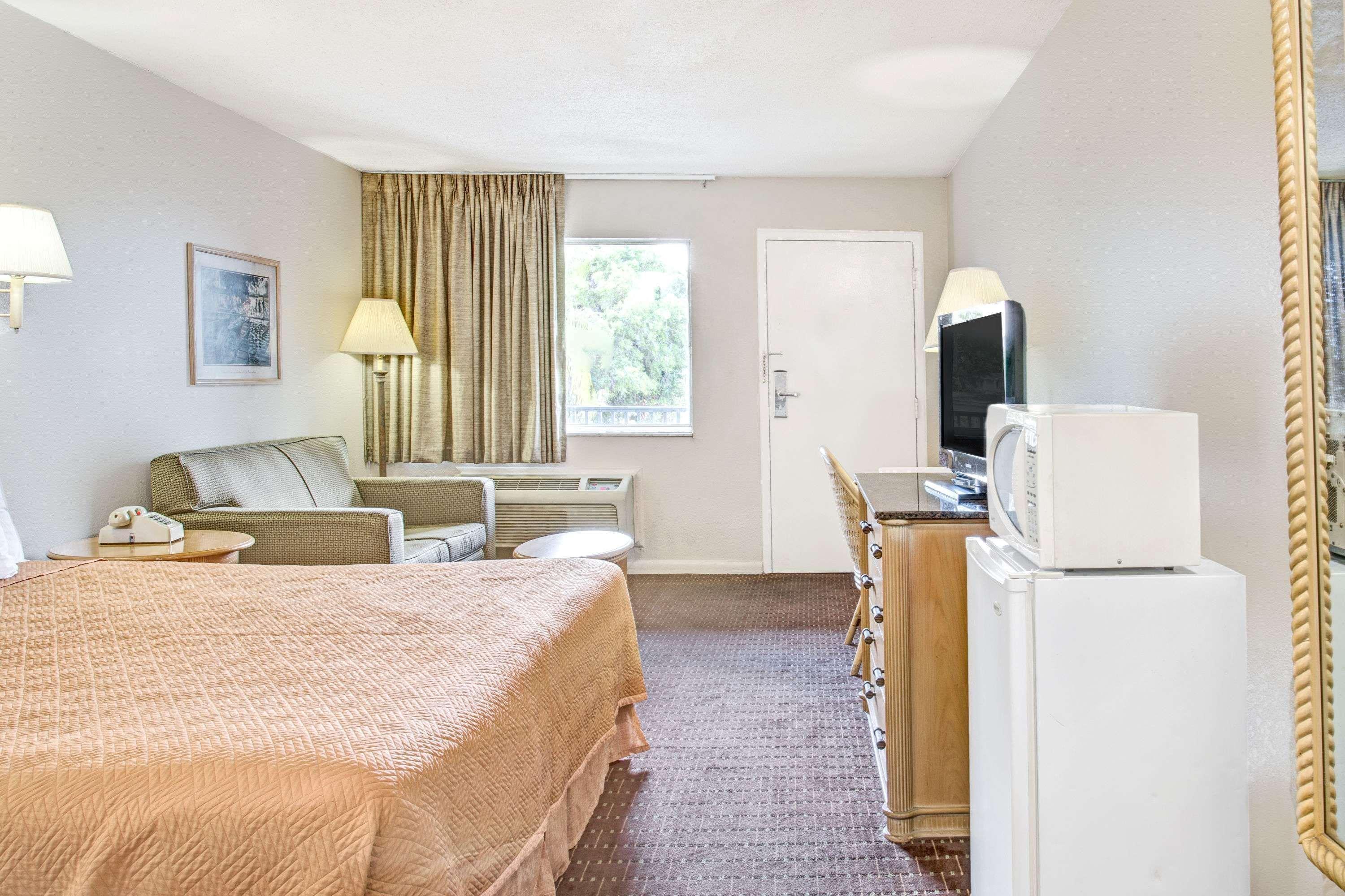 Motel Super 8 By Wyndham Kissimmee Zewnętrze zdjęcie