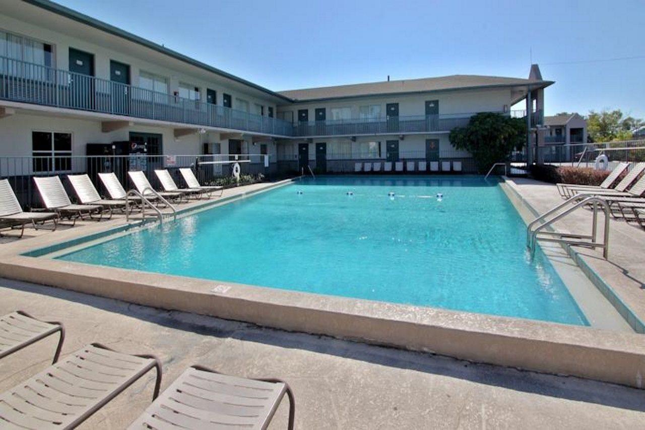 Motel Super 8 By Wyndham Kissimmee Zewnętrze zdjęcie